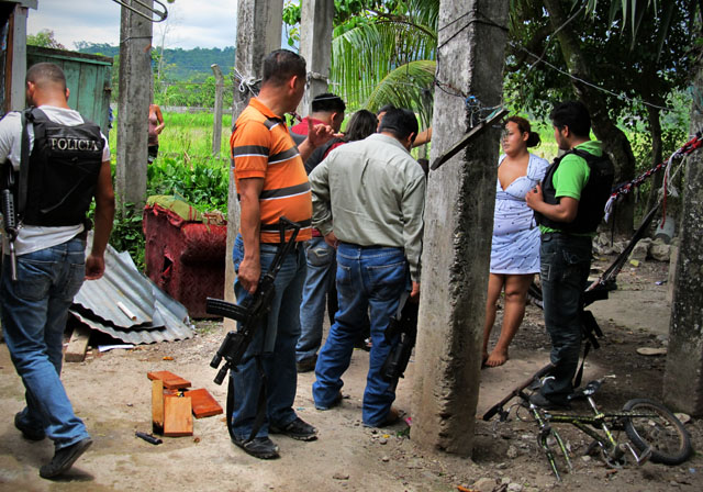 Los investigadores de la DNIC investigan narcotráfico, homicidios, robos y hasta denuncias por maltrato intrafamiliar. La Ceiba, Atlántida.