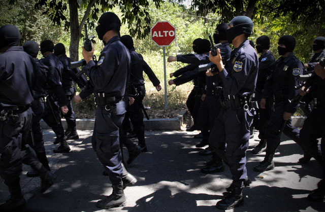 La Policía Nacional Civil es la institución pública que más denuncias recibe en la Procuraduría para la Defensa de los Derechos Humanos. Foto Roberto Valencia