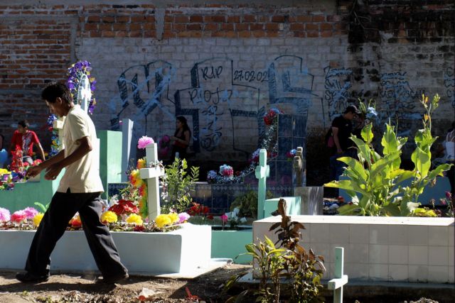 Muro sur del Cementerio Municipal de Quezaltepeque, en La Libertad. Foto Roberto Valencia.