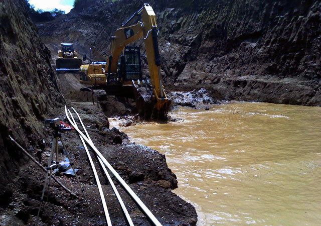 Aunque a día de hoy solo faltan cuatro metros de excavación, debido a las inundaciones estos podrían tardar semanas o hasta meses.