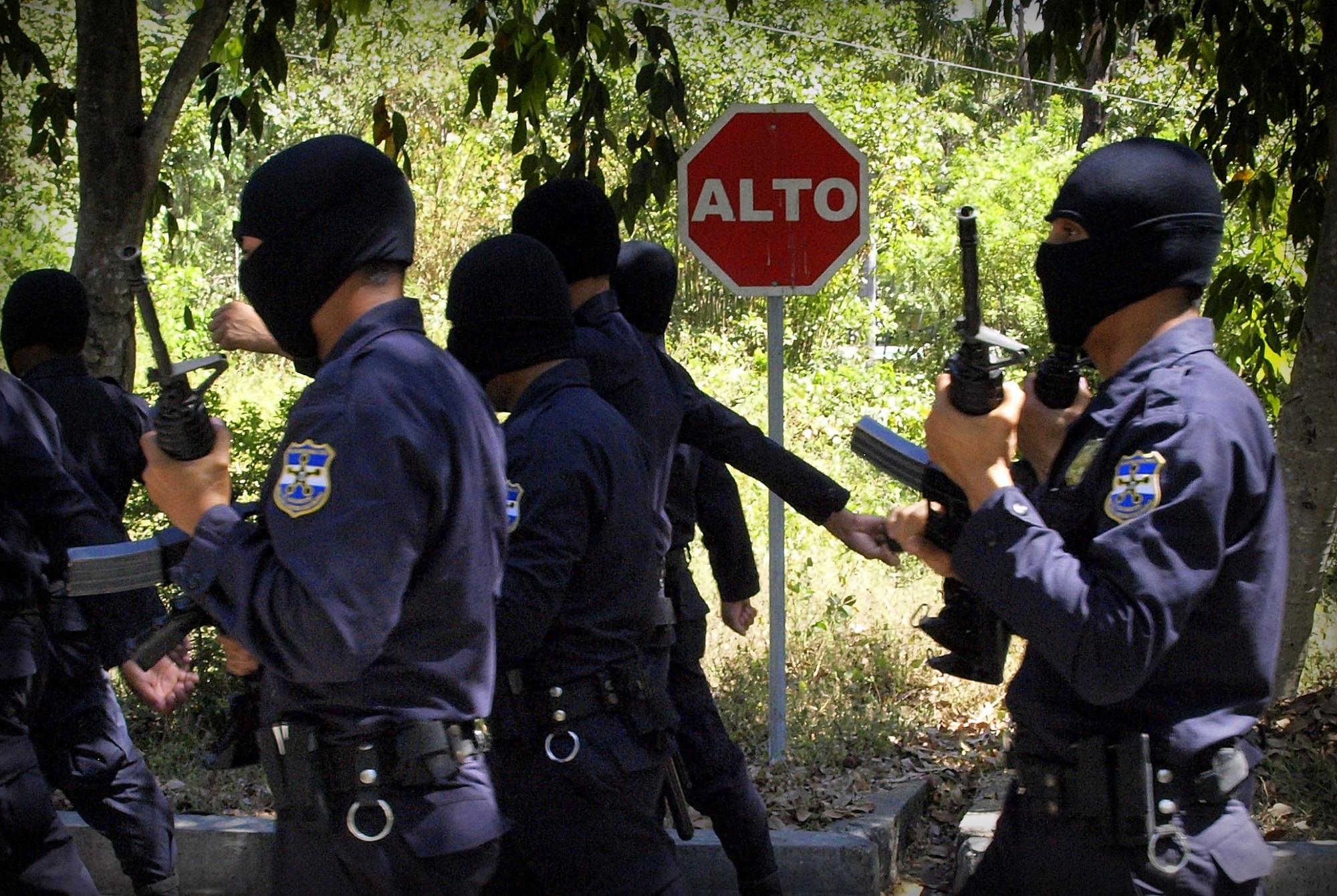 La Policía Nacional Civil es la institución pública que más denuncias recibe en la Procuraduría para la Defensa de los Derechos Humanos. Foto Roberto Valencia.